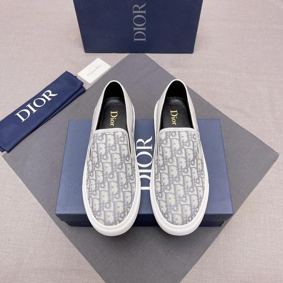P380, Dior series casual shoes 👟🔥[Dior] Dior's new casual men's shoes are launched in Hong Kong counters. Official website 1:1 production. Original Italian materials. Designed by European and American masters. Perfect shape to create counter quality, solid color rubber wear-resistant outsole and classic dazzling head! Super versatile and very comfortable. High-end without losing taste, fashionable and novel! ! Absolute focus! Code number: 38-44, four colors available (45 can be customized, cannot be returned or exchanged) No. 005